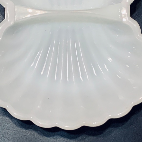 Vintage Avon Symmetrical Seashell Milk Glass Dish 1970's Vanity Dish. - Picture 5 of 10